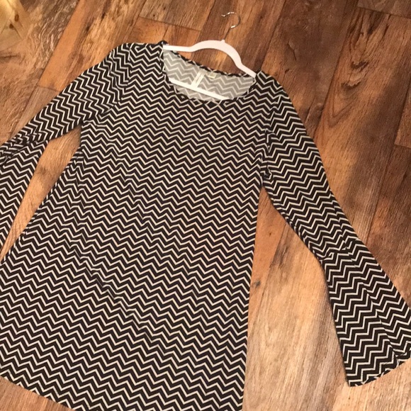 Top - Picture 2 of 2